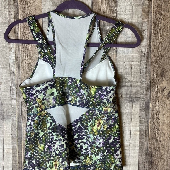 Lululemon Running In The City Tank Top - Size 6 - Picture 4 of 8